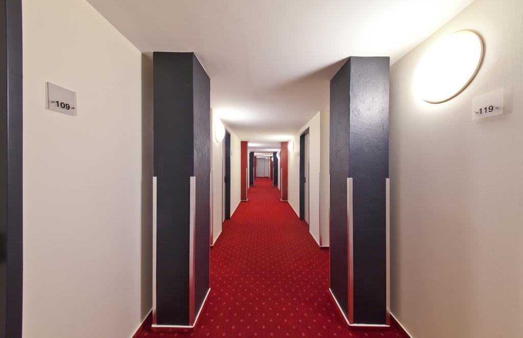 Arcadia Belmondo Hamburg Exterior photo