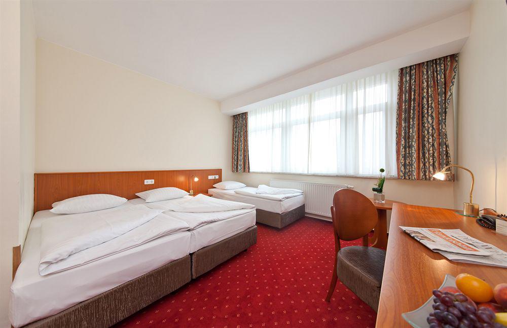 Arcadia Belmondo Hamburg Room photo